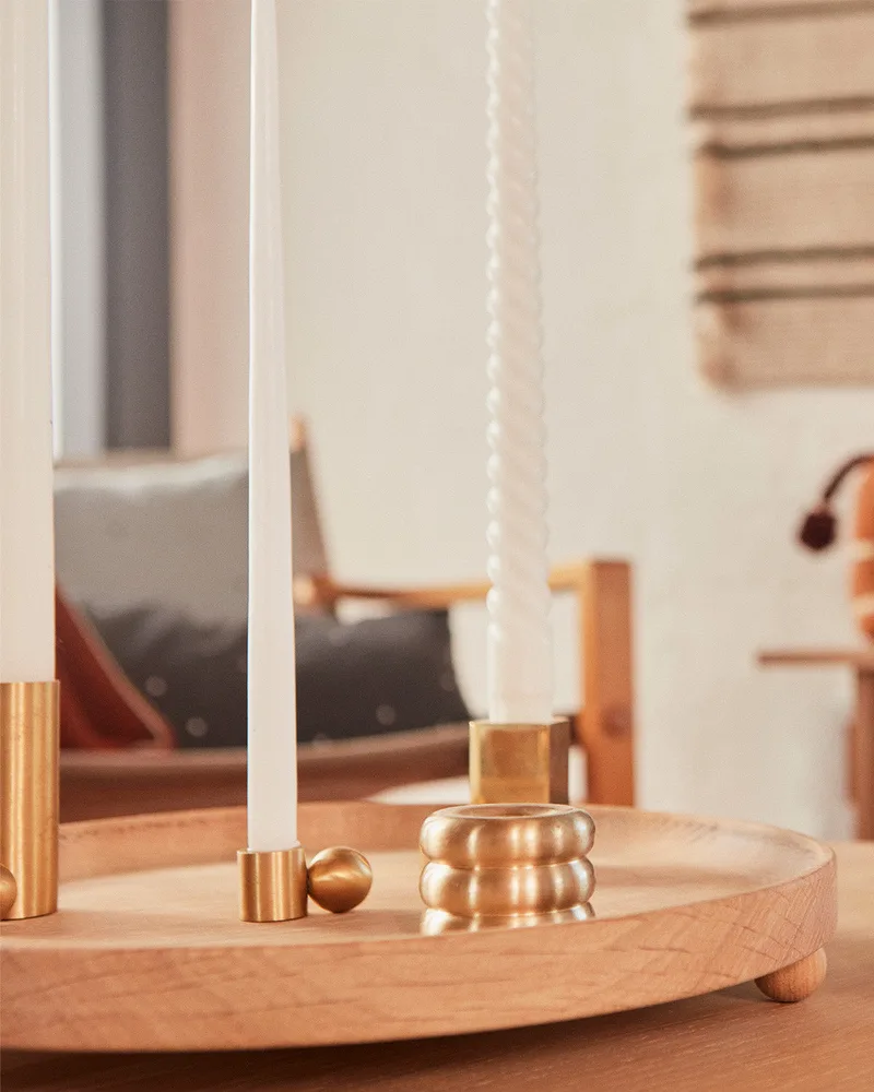 Savi Solid Brass Candleholder van OYOY Living Design – sfeerfoto