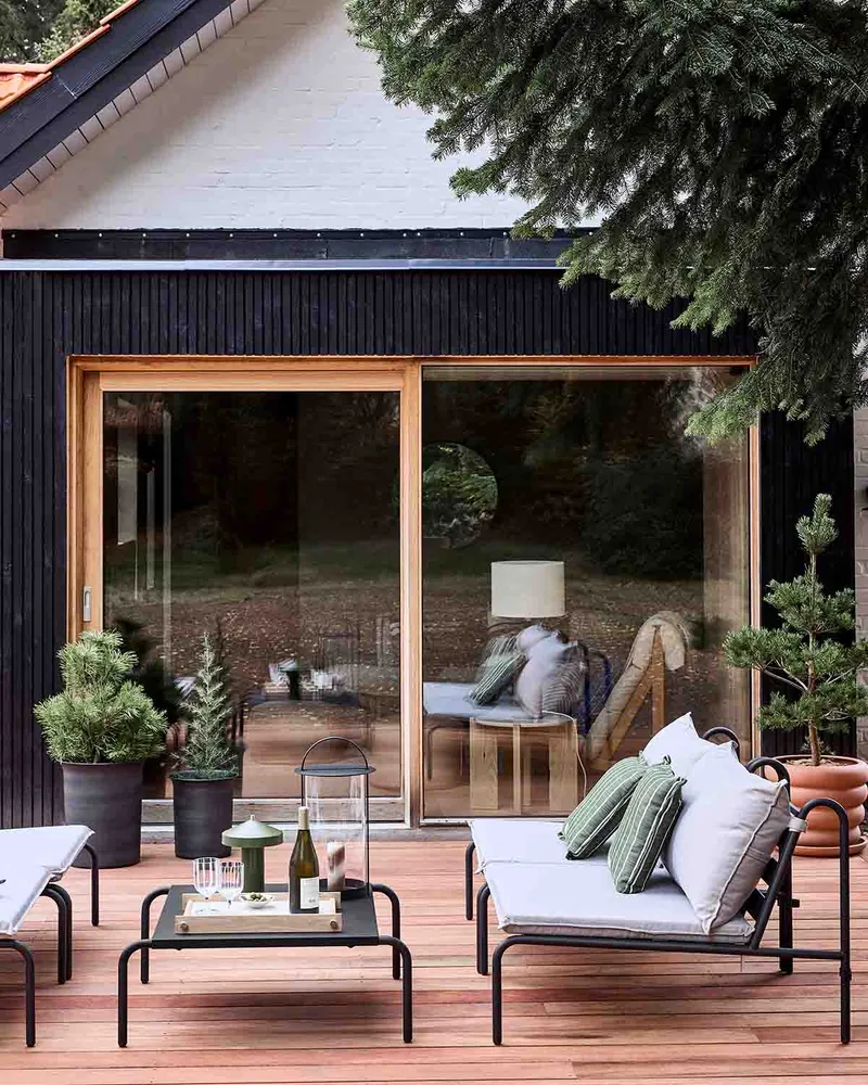Furi Outdoor Lounge Chair van OYOY Living Design – sfeerfoto