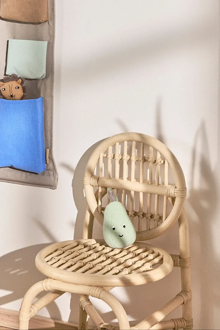 Pear Rattle von OYOY Living Design – Ambientefoto