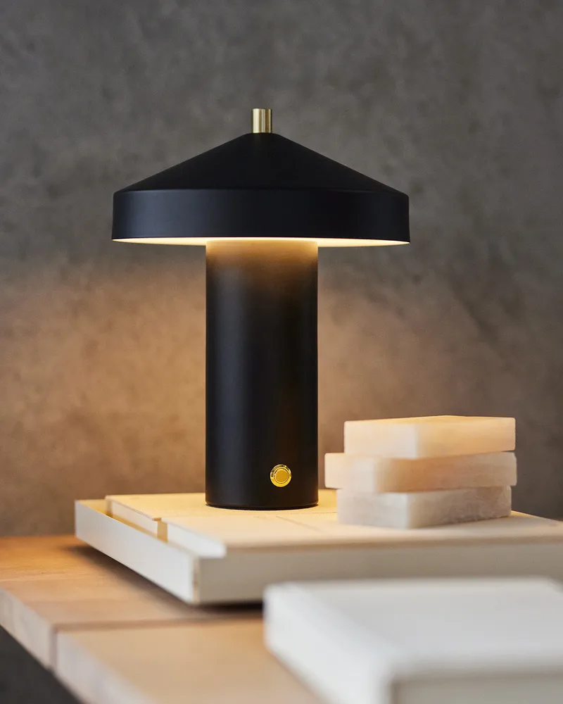 Hatto Table Lamp LED (EU) von OYOY Living Design – Ambientefoto