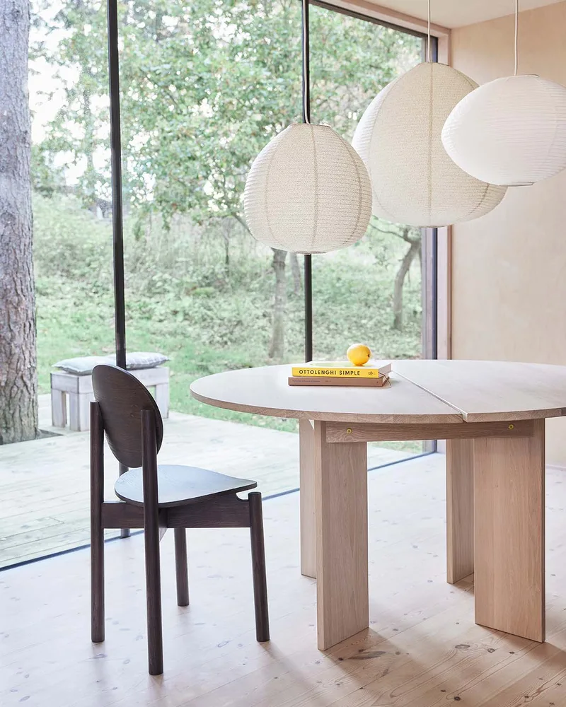 Kotai Round Dining Table von OYOY Living Design – Ambientefoto