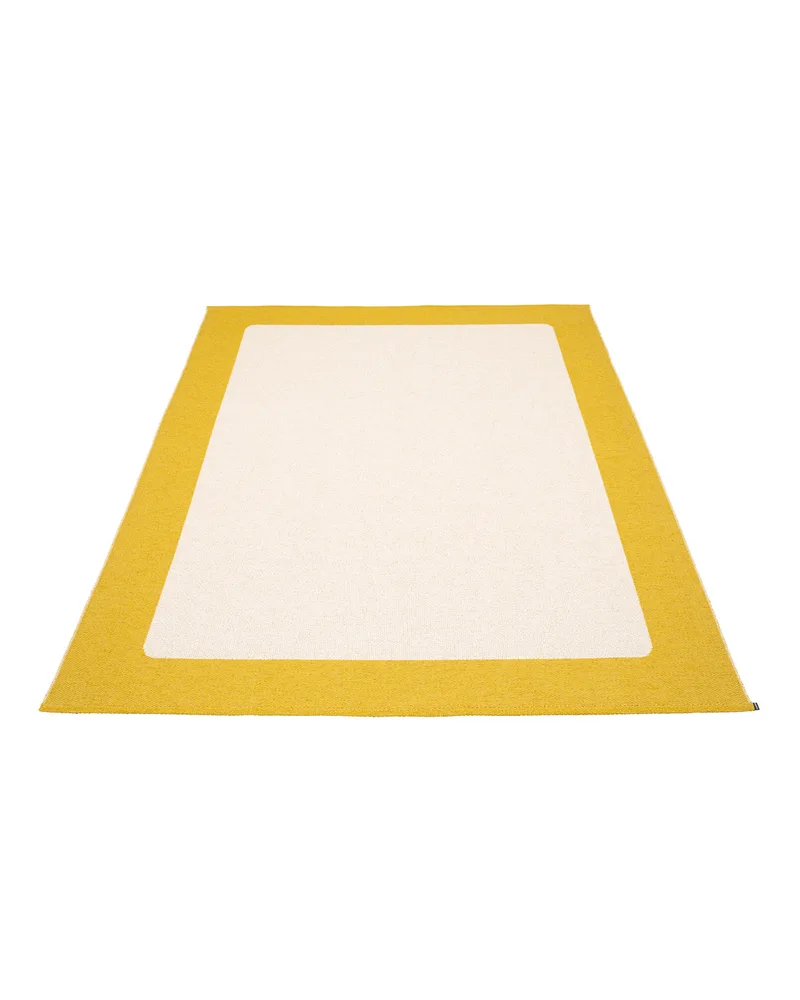 ILDA Mustard - Area Rug van Pappelina in Mustard, Area Rug, 180 × 180 cm – productfoto