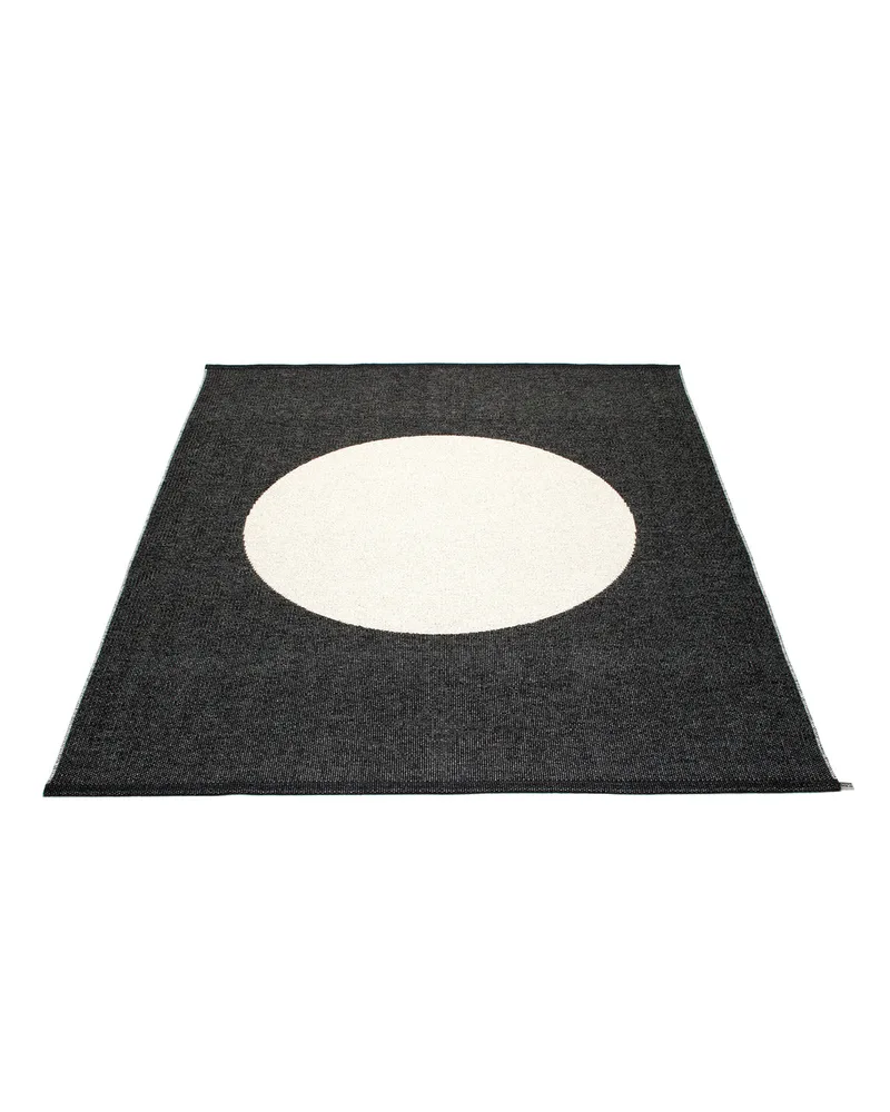 VERA ONE Black - Area Rug by Pappelina in Black, Area Rug, 180 × 230 cm – product photo