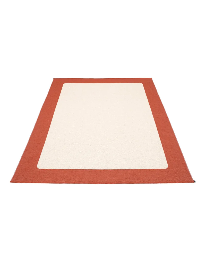 ILDA Brick - Area Rug by Pappelina in Brick, Area Rug, 180 × 180 cm – product photo