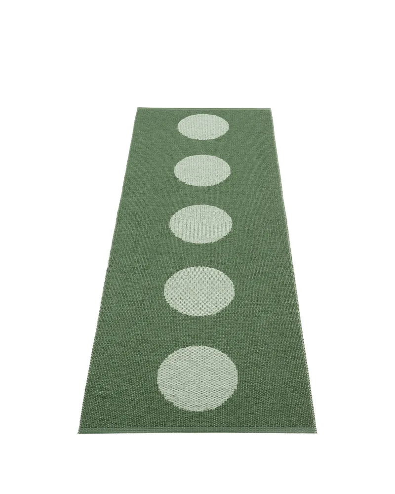 VERA POP Leaf - Runner Rug von Pappelina in Leaf, Runner Rug, 70 × 120 cm – Produktfoto