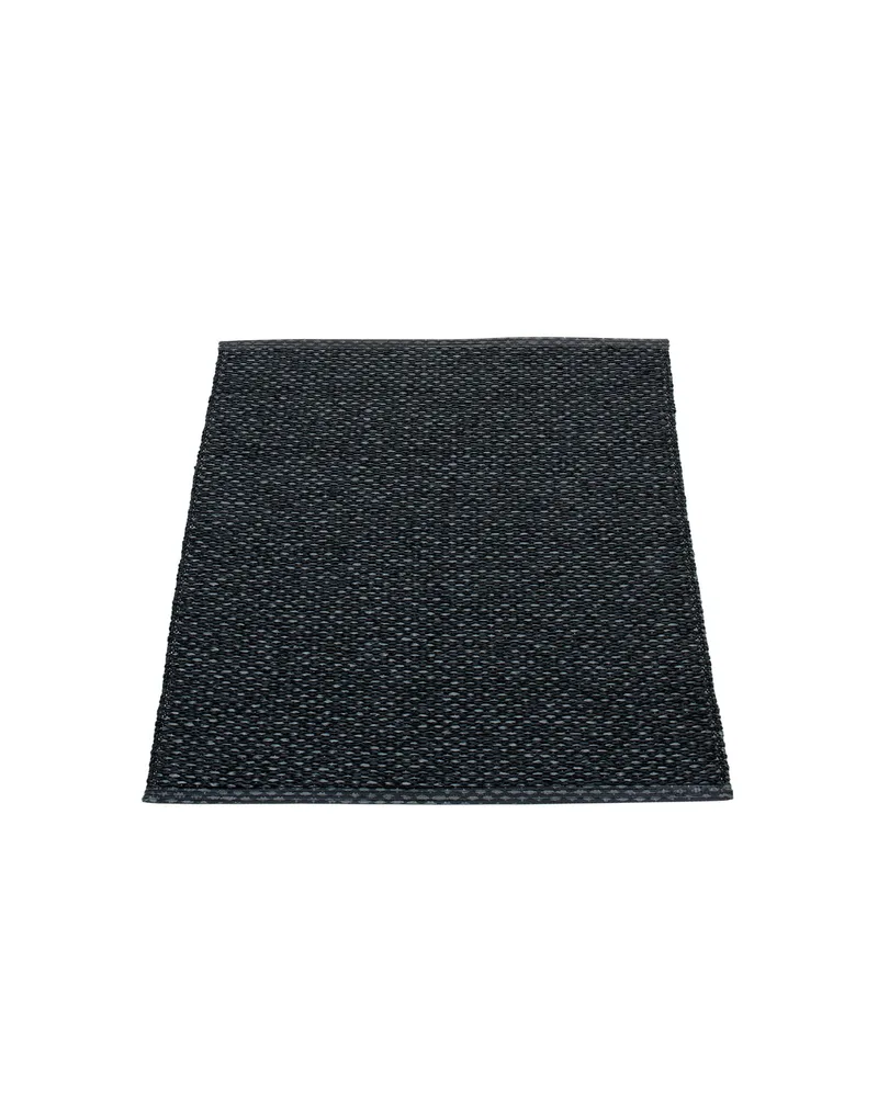 SVEA Black - Small Rug von Pappelina in Black, Small Rug, 70 × 50 cm – Produktfoto