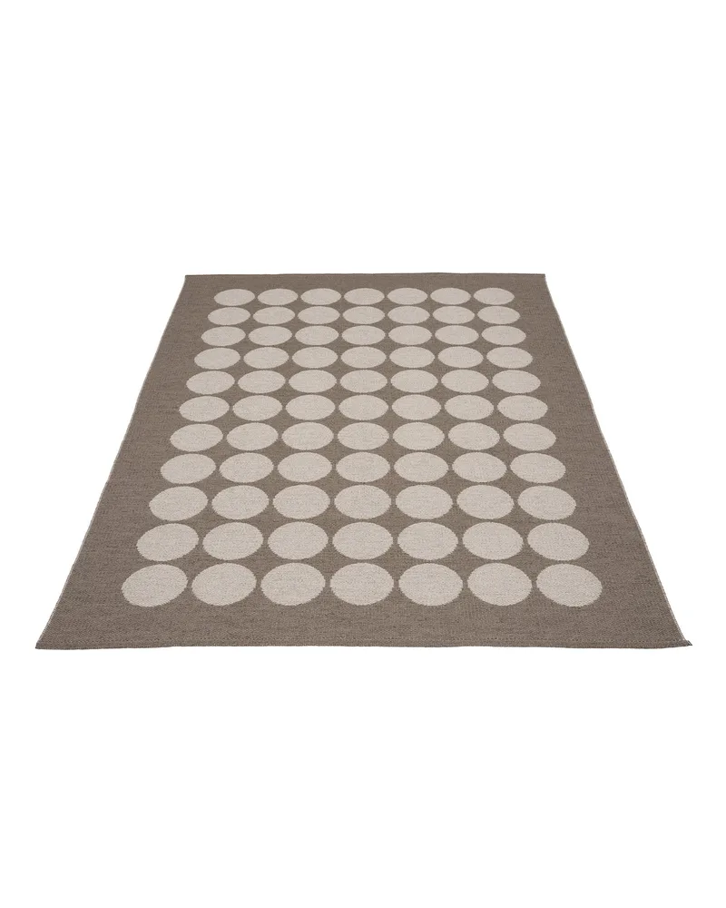 HUGO Walnut - Area Rug von Pappelina in Walnut, Area Rug, 180 × 260 cm – Produktfoto