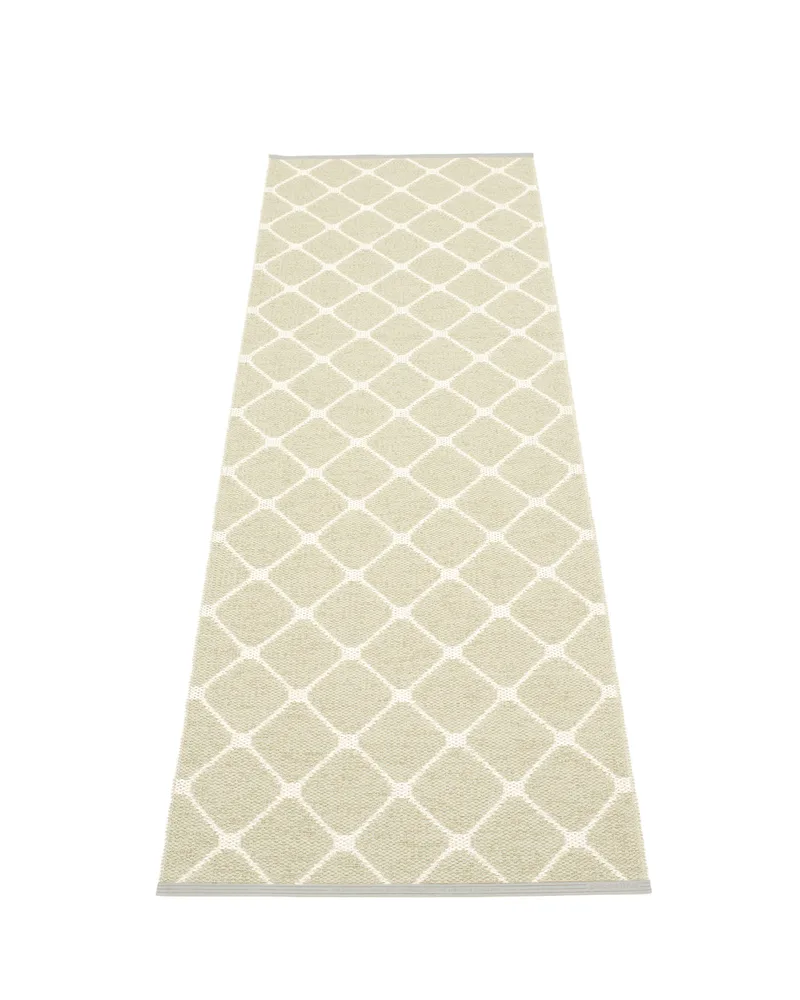 REX Seagrass - Runner Rug von Pappelina in 70 × 160 cm – Produktfoto