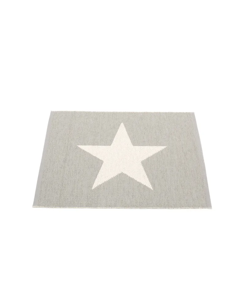 VIGGO ONE Warm Grey - Small Rug von Pappelina in Warm Grey, Small Rug, 70 × 90 cm – Produktfoto