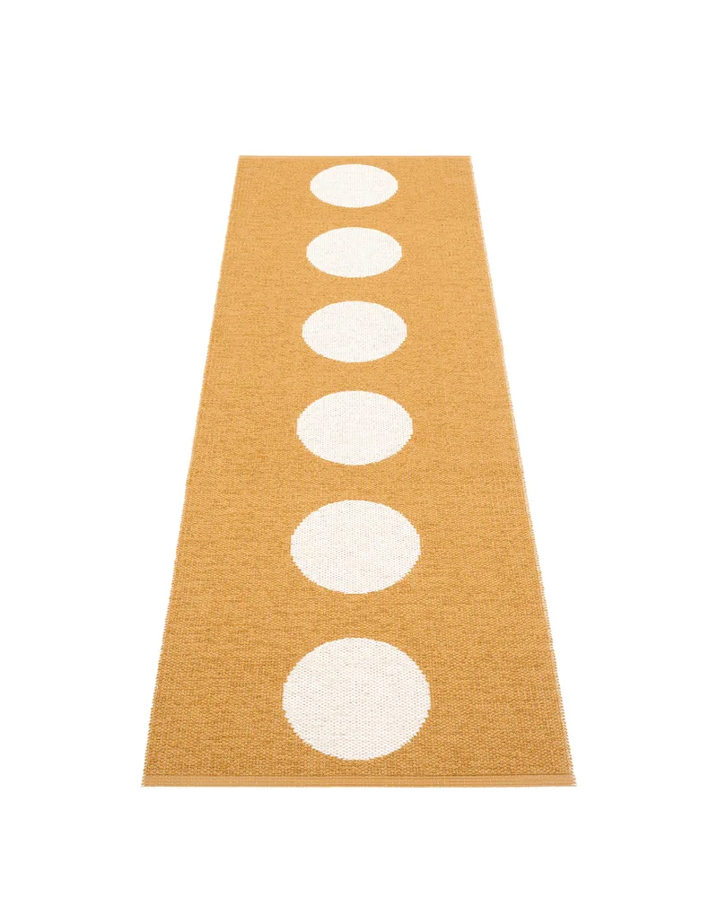 VERA Ochre - Runner Rug von Pappelina in Ochre, Runner Rug, 70 × 150 cm – Produktfoto