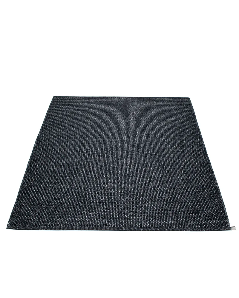 SVEA Black - Area Rug by Pappelina in Black, Area Rug, 180 × 260 cm – product photo