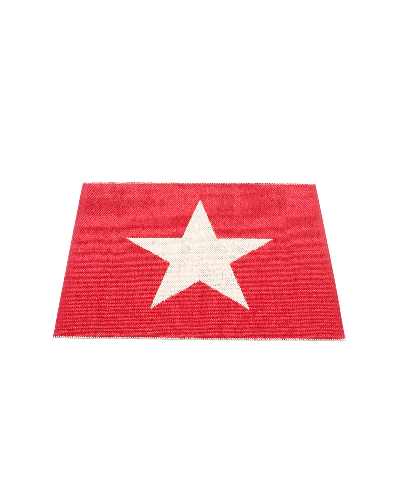 VIGGO ONE Red - Small Rug van Pappelina in Red, Small Rug, 70 × 90 cm – productfoto