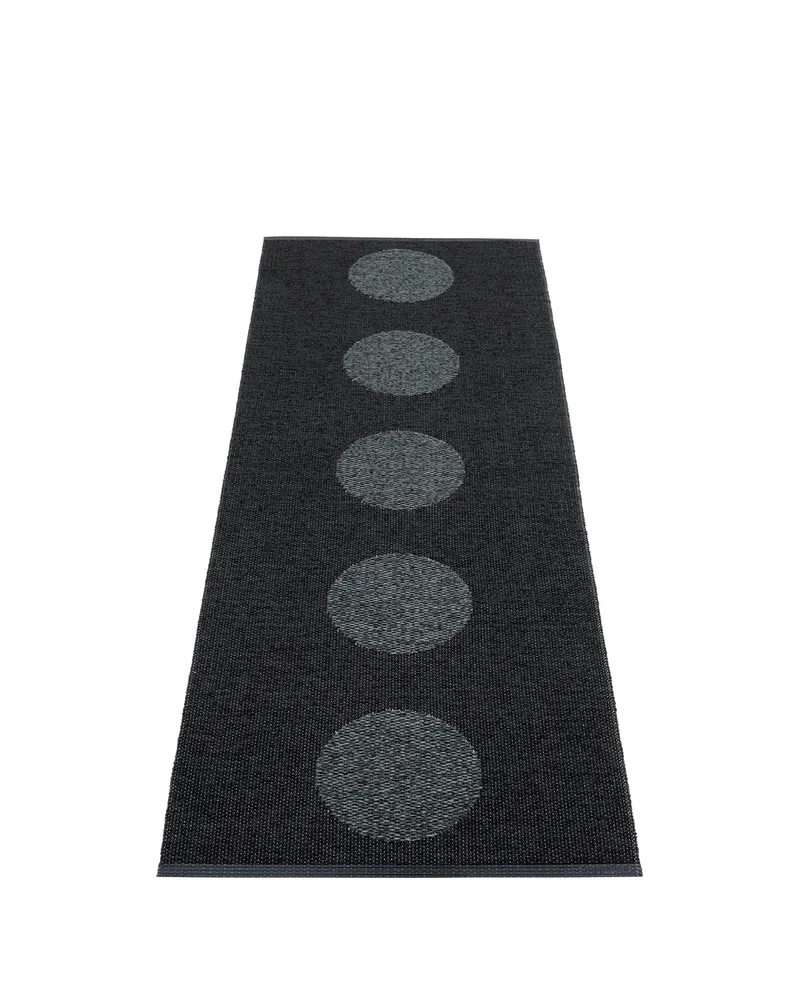 VERA 2.0 Black - Runner Rug van Pappelina in Black, 70 × 120 cm – productfoto