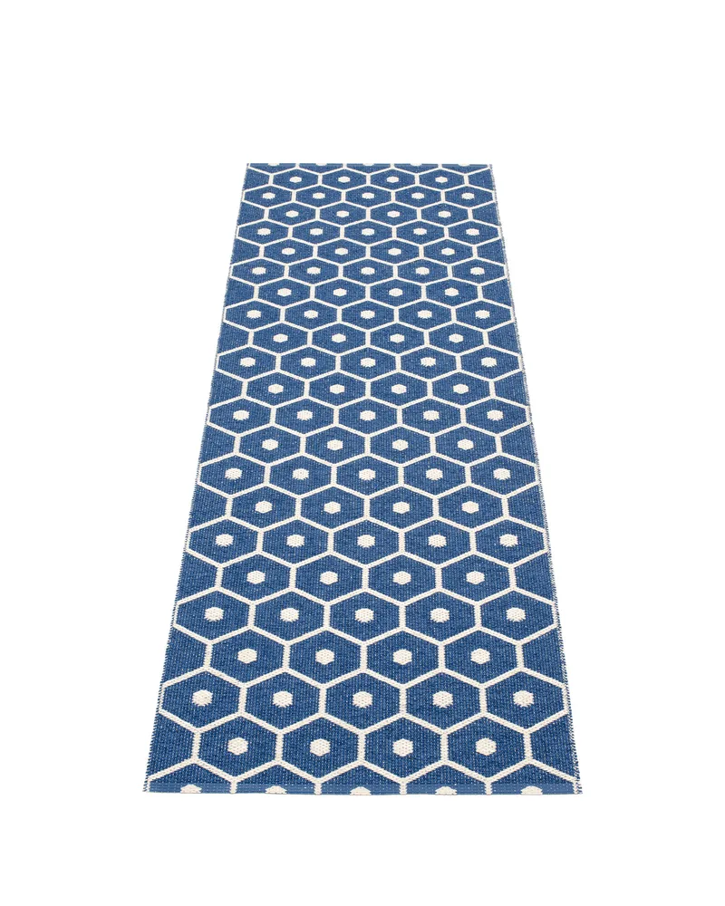 HONEY Denim - Runner Rug von Pappelina in Denim, Runner Rug, 70 × 100 cm – Produktfoto
