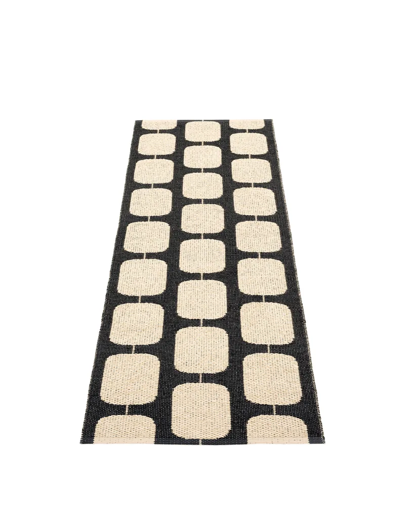 STEN Black - Runner Rug von Pappelina in Black, 70 × 100 cm – Produktfoto