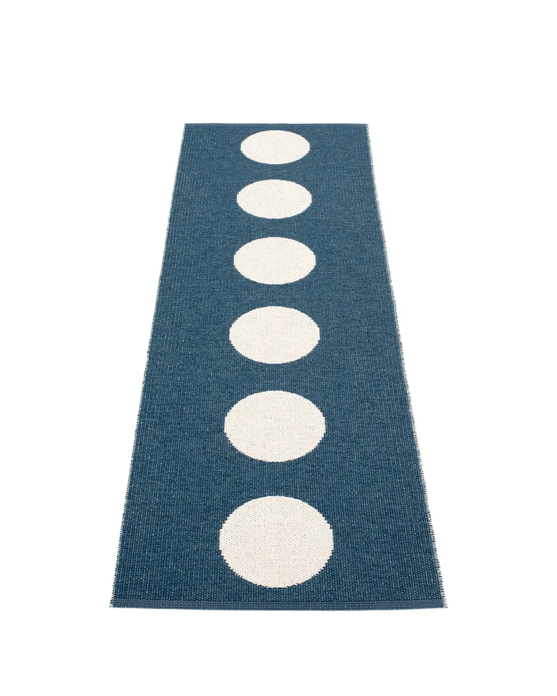 VERA Ocean Blue - Runner Rug von Pappelina in Ocean Blue, Runner Rug, 70 × 150 cm – Produktfoto