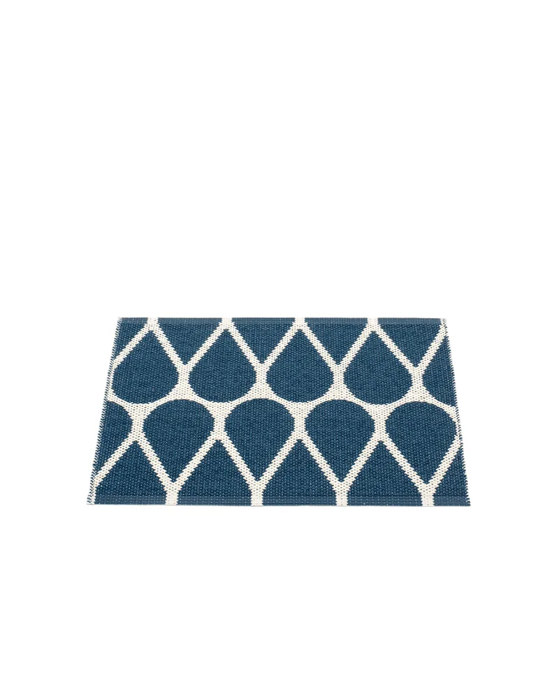 OTIS Ocean Blue - Small Rug van Pappelina in Ocean Blue, Small Rug, 70 × 50 cm – productfoto
