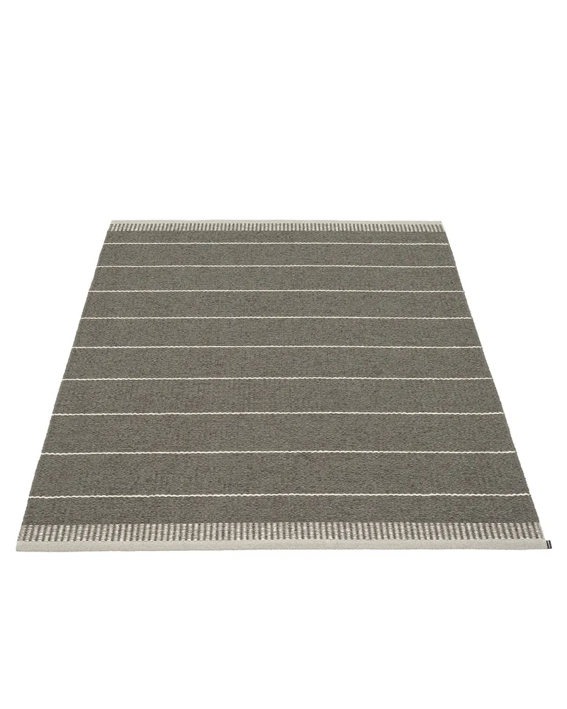 BELLE Shadow - Area Rug von Pappelina in Shadow, Area Rug, 230 × 320 cm – Produktfoto