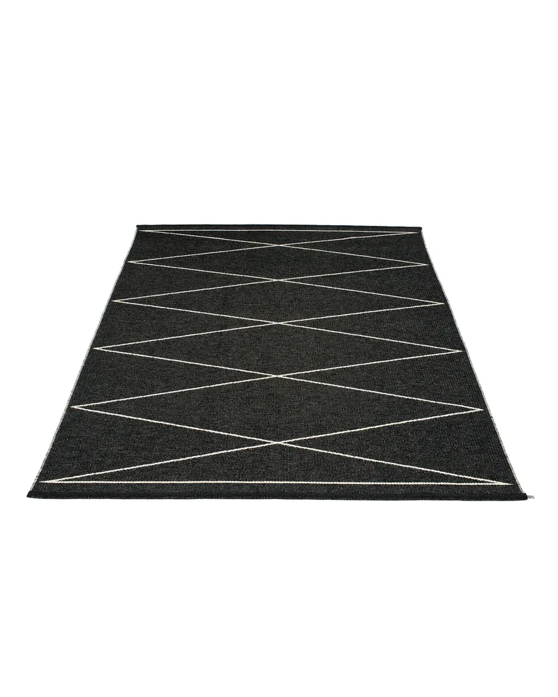 MAX Black - Area Rug by Pappelina in Black, Area Rug, 180 × 260 cm – product photo