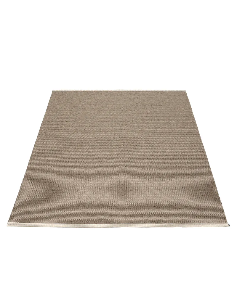 MONO Dark Mud - Area Rug van Pappelina in 180 × 220 cm – productfoto