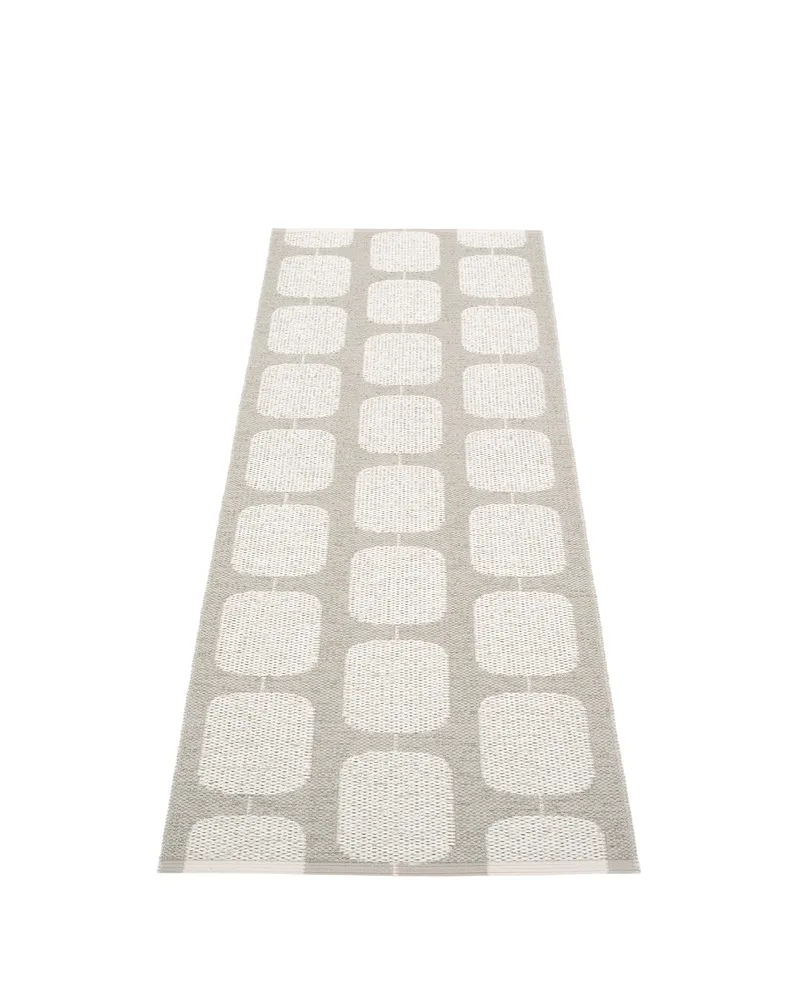 STEN Warm Grey - Runner Rug de Pappelina en Warm Grey, 70 × 100 cm – photo du produit