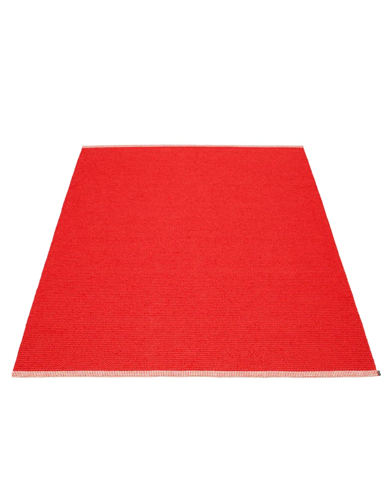 MONO Coral Red - Area Rug van Pappelina in 180 × 220 cm – productfoto