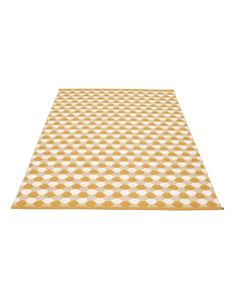 DANA Ochre - Area Rug von Pappelina in Ochre, Area Rug, 180 × 275 cm – Produktfoto