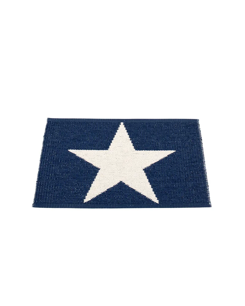 VIGGO ONE Dark Blue - Small Rug von Pappelina in Dark Blue, Small Rug, 70 × 50 cm – Produktfoto