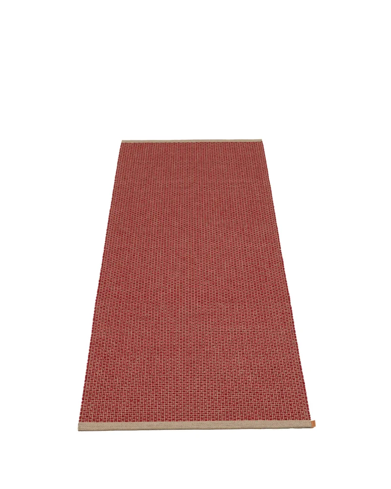 NILS Dark Red - Runner Rug von Pappelina in Dark Red, Runner Rug, 70 × 120 cm – Produktfoto