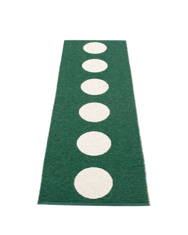 VERA Dark Green - Runner Rug von Pappelina in 70 × 150 cm – Produktfoto