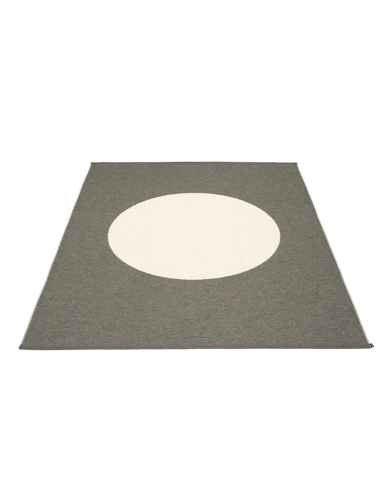 VERA ONE Charcoal - Area Rug van Pappelina in Charcoal, Area Rug, 180 × 230 cm – productfoto
