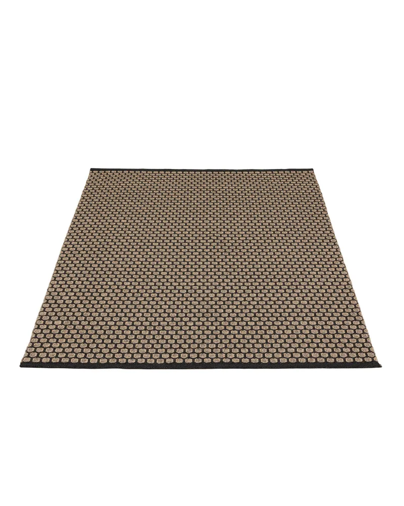 MIMI Black - Area Rug by Pappelina in Black, Area Rug, 180 × 260 cm – product photo