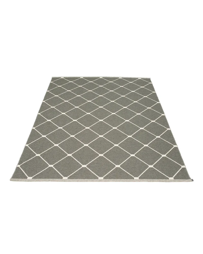 REGINA Charcoal - Area Rug von Pappelina in 180 × 275 cm – Produktfoto