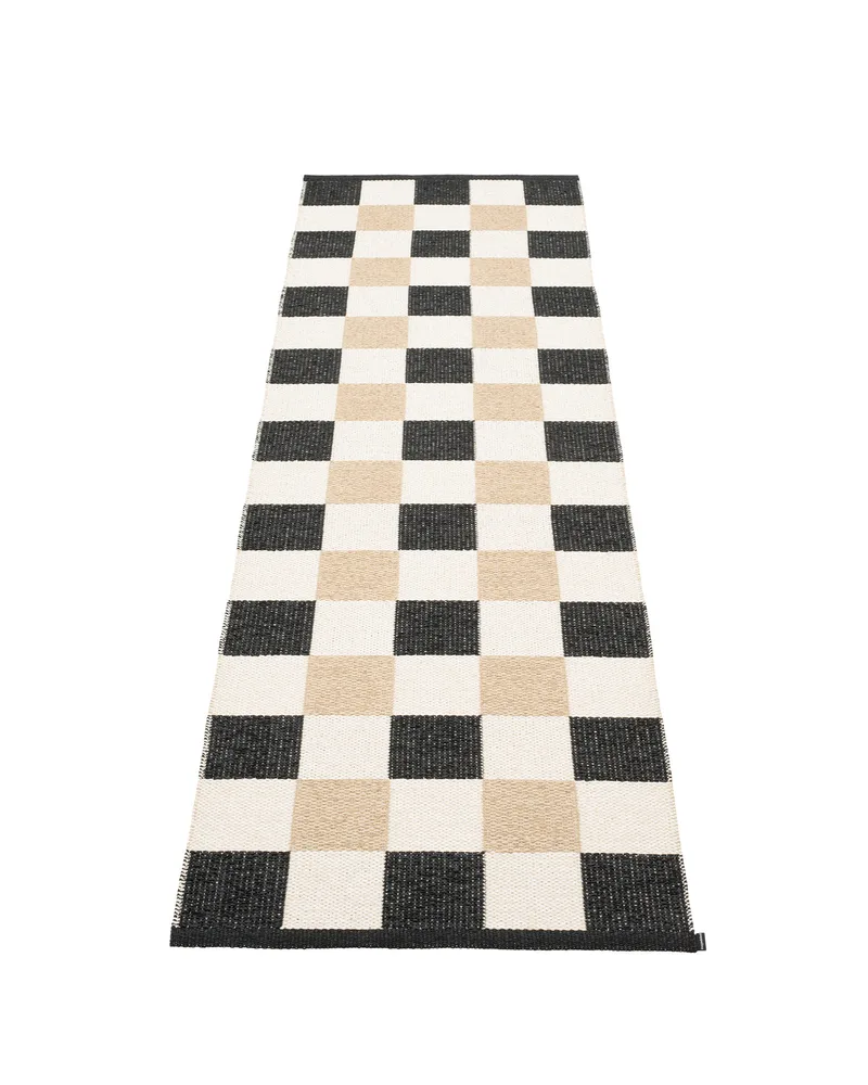 PIX Black - Runner Rug von Pappelina in Black, 70 × 160 cm – Produktfoto