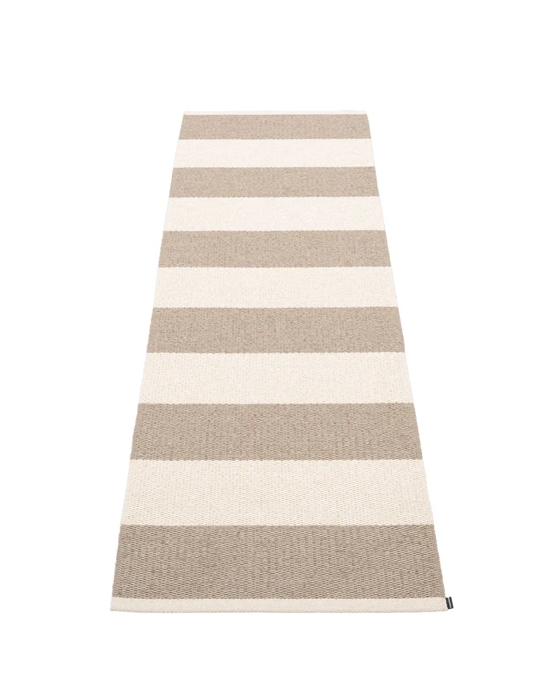 BOB Mud - Runner Rug van Pappelina in Mud, Runner Rug, 70 × 150 cm – productfoto