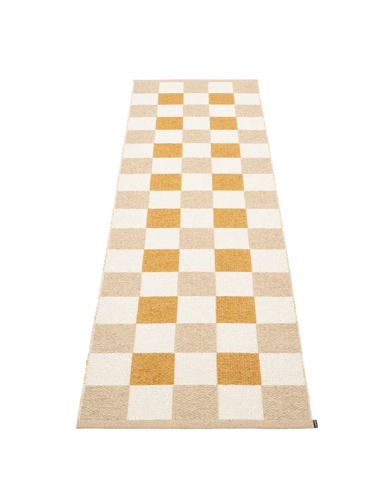 PIX Ochre - Runner Rug von Pappelina in Ochre, 70 × 160 cm – Produktfoto