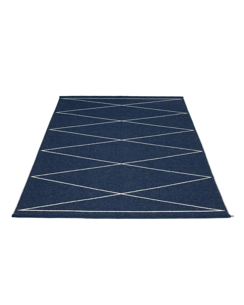 MAX Dark Blue - Area Rug de Pappelina en Dark Blue, Area Rug, 180 × 260 cm – photo du produit