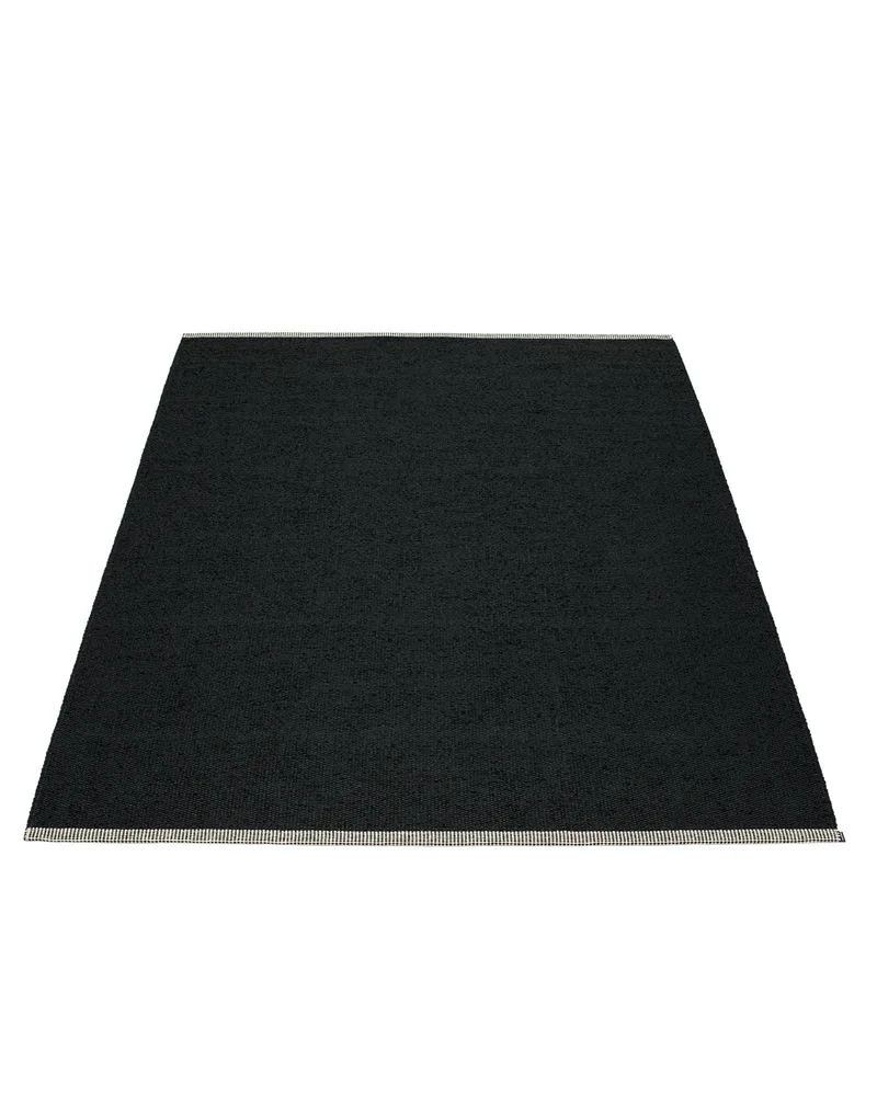 MONO Black - Area Rug de Pappelina en 180 × 220 cm – photo du produit