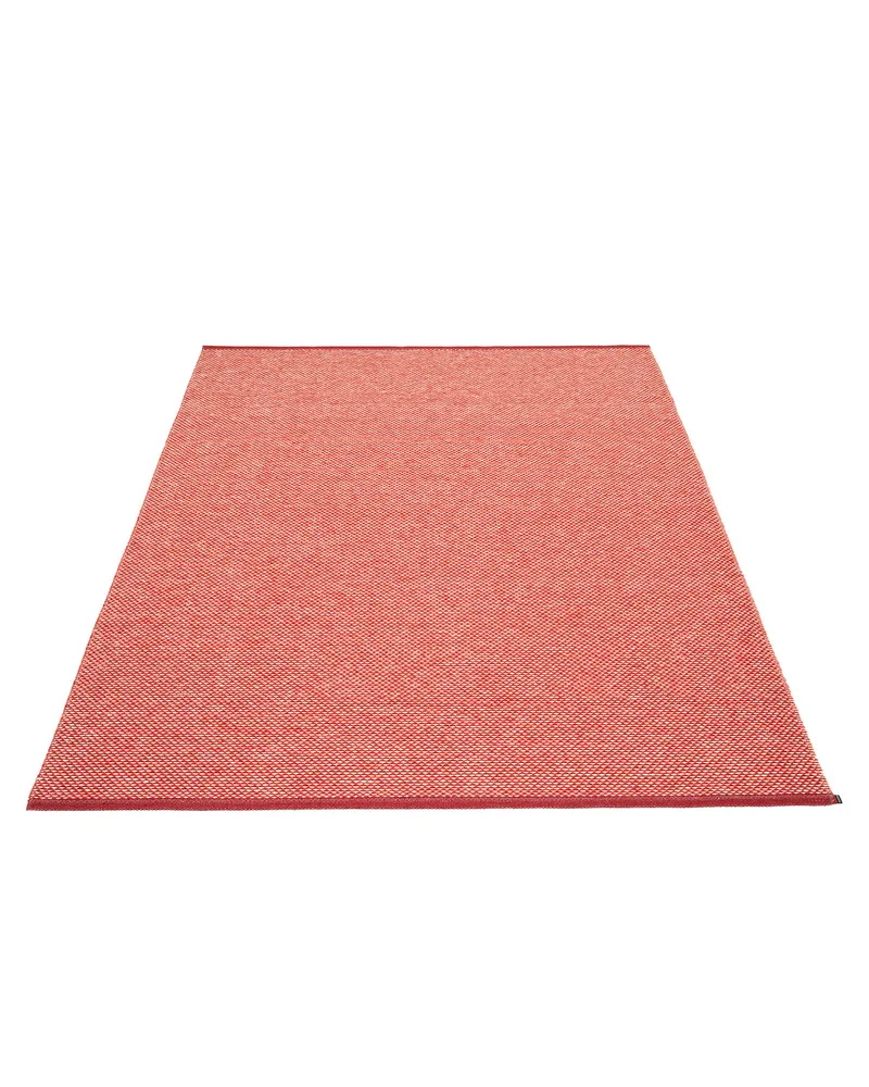 EFFI Dark Red - Area Rug van Pappelina in Dark Red, Area Rug, 180 × 260 cm – productfoto