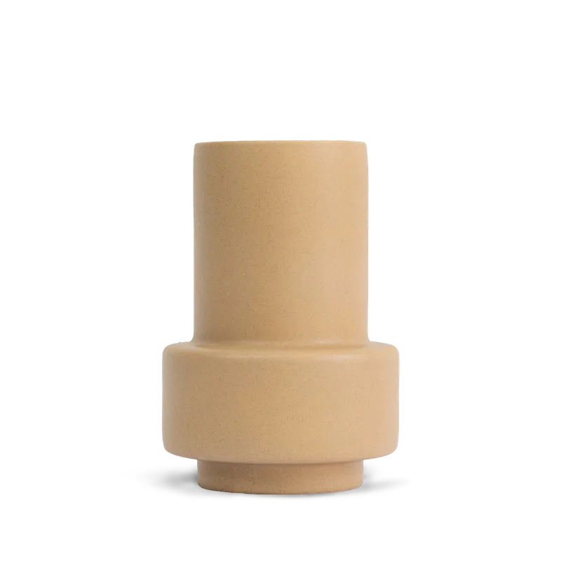 Hurricane Ceramic, Large von Ro Collection in Soft Ochre – Produktfoto