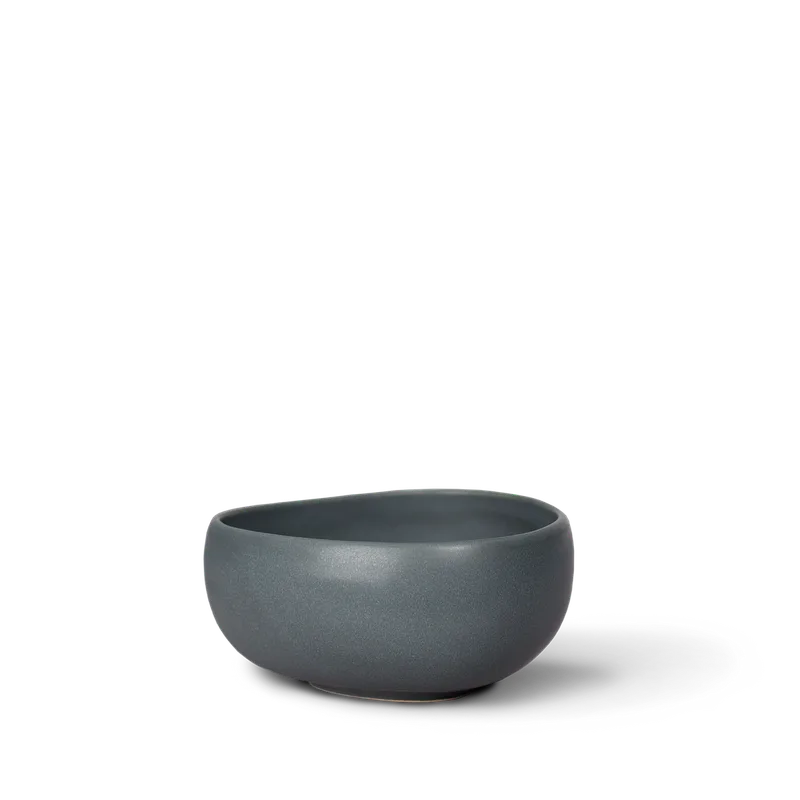 Signature Bowl, Medium van Ro Collection in Deep ocean – productfoto