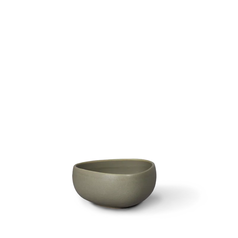 Signature Bowl, Small von Ro Collection in Pale Green – Produktfoto