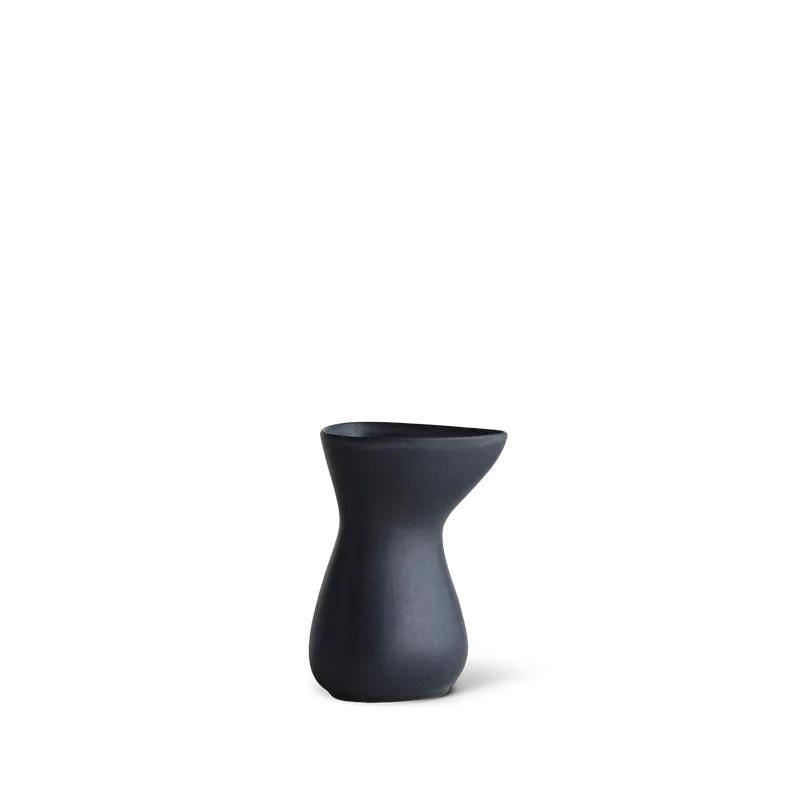 Jug no. 57 von Ro Collection in Small, Lava stone – Produktfoto