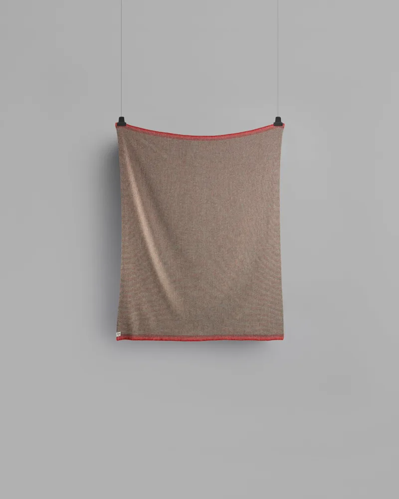 Una by Røros Tweed in Green/red – product photo 1 of 3