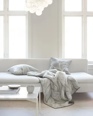 Naturpledd by Røros Tweed in Flette – interior photo 6 of 8