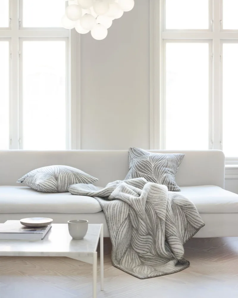 Naturpledd by Røros Tweed in Flette – interior photo 6 of 8