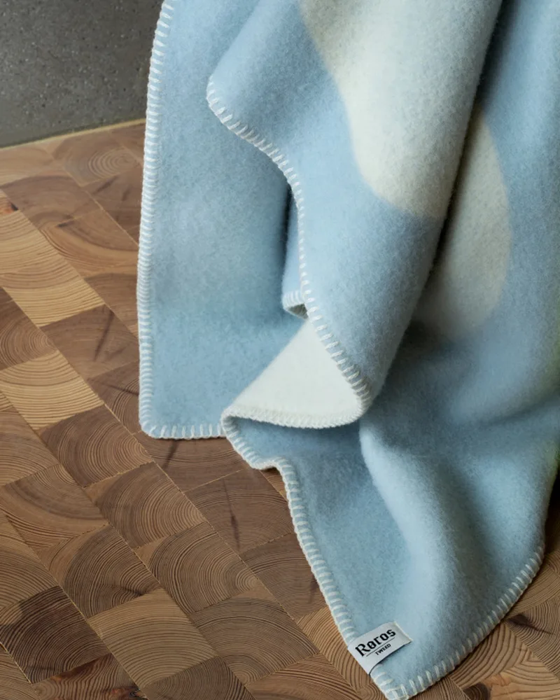 Moon van Røros Tweed in Crescent blue – sfeerfoto 4 van 5