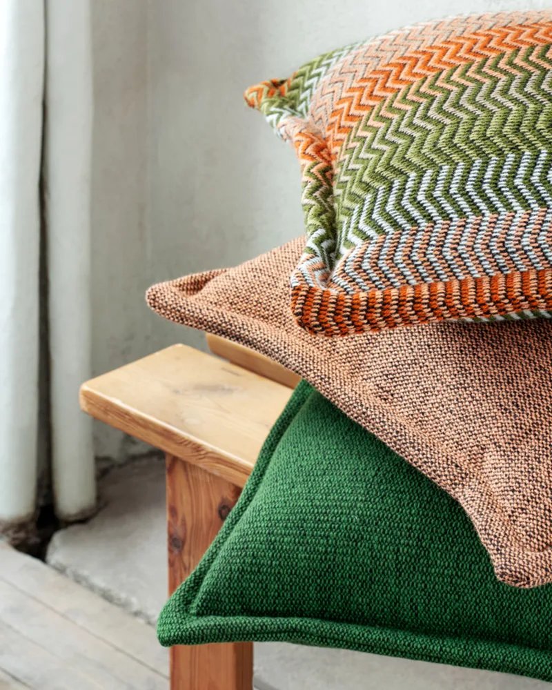 Picnic van Røros Tweed in Deep moss green – sfeerfoto 1 van 5