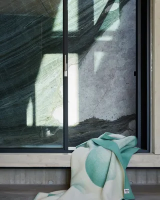 Moon van Røros Tweed in Tranquille green – sfeerfoto 4 van 7