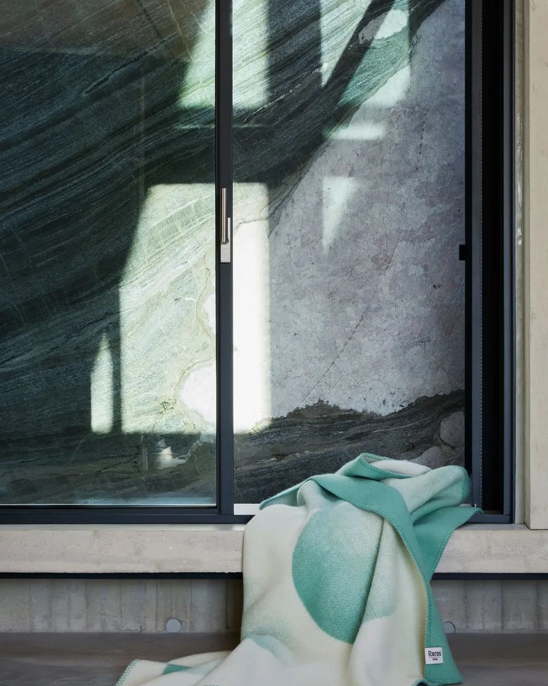 Moon van Røros Tweed in Tranquille green – sfeerfoto 4 van 7